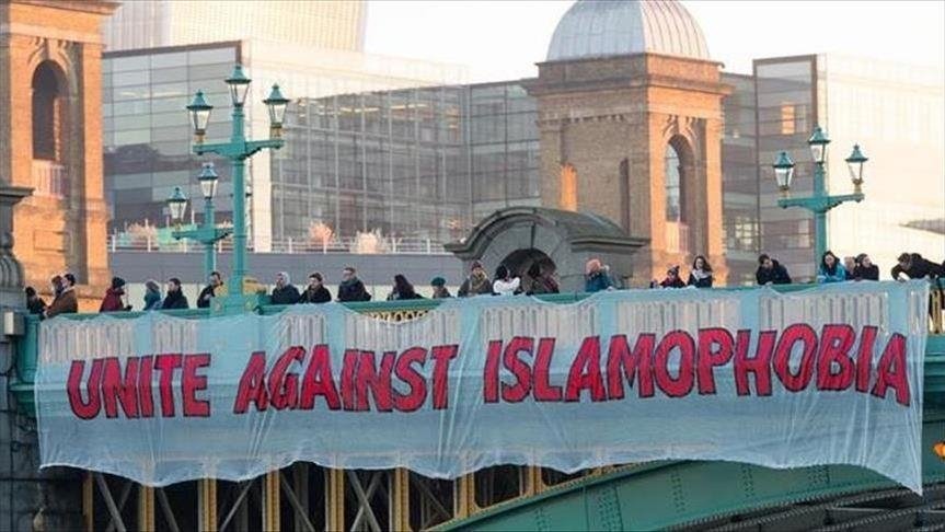 برطانیہ میں غزہ مسلمانوں کی غیر معمولی حمایت کے ساتھ مسلم مخالف واقعات میں بھی تین گنا اضافہ ہوگیا: مانیٹر گروپ